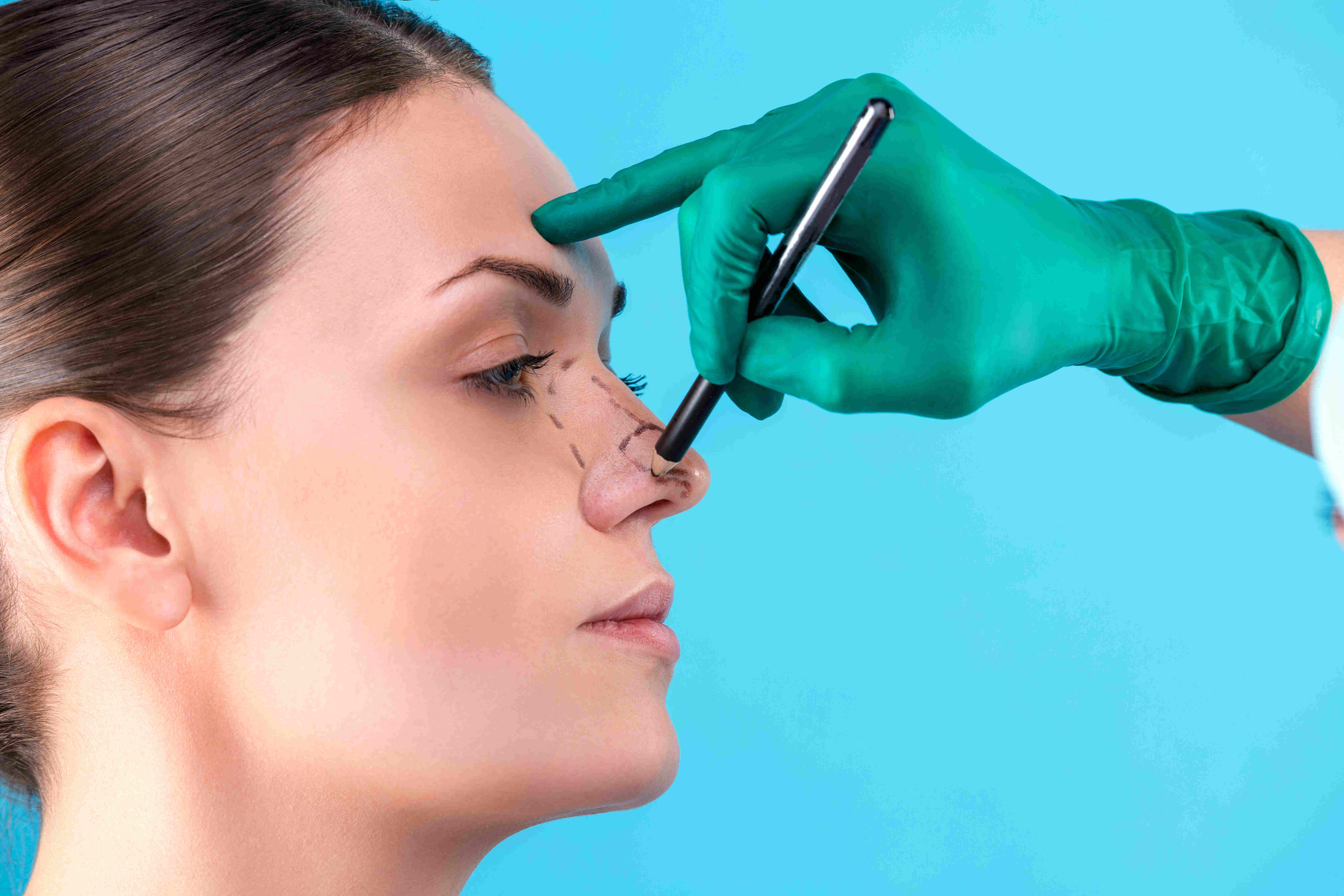cosmetic-surgeon-examining-femal.jpg